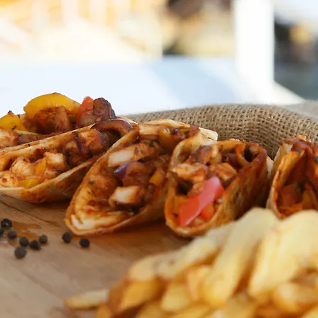 ホテル Nur カシュ