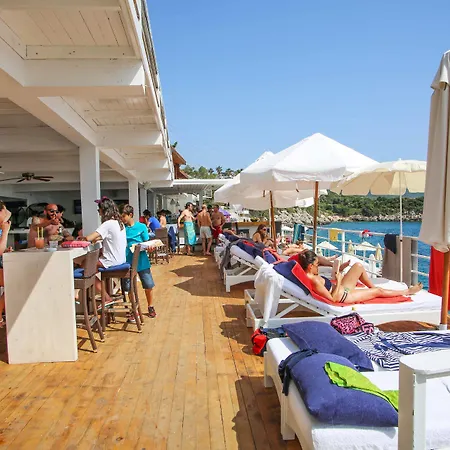 ホテル Nur カシュ