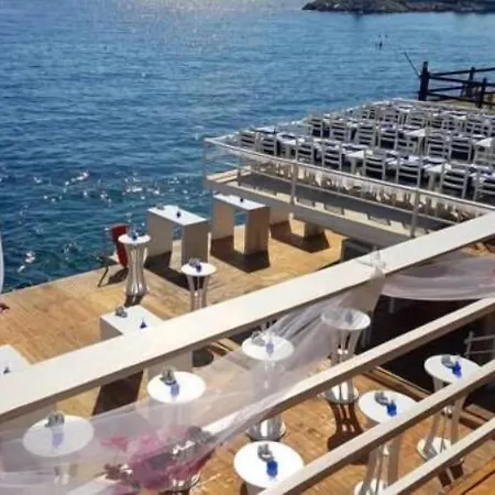 ホテル Nur カシュ