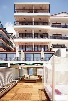 ホテル Nur カシュ